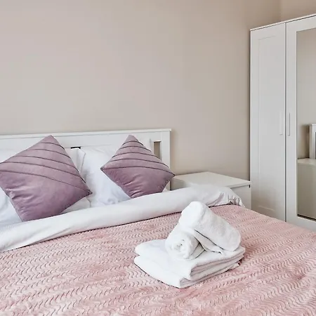 Airport Homely By Bookinghost דירה