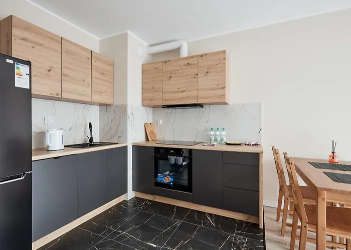 Airport Homely By Bookinghost דירה פוזנן