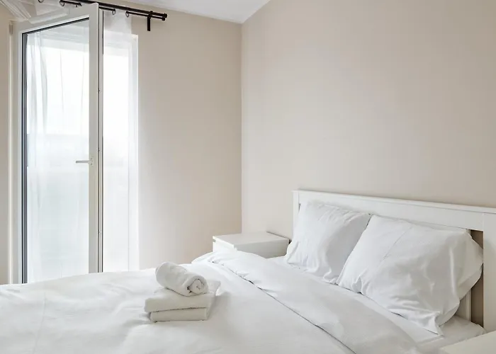 Airport Homely By Bookinghost דירה