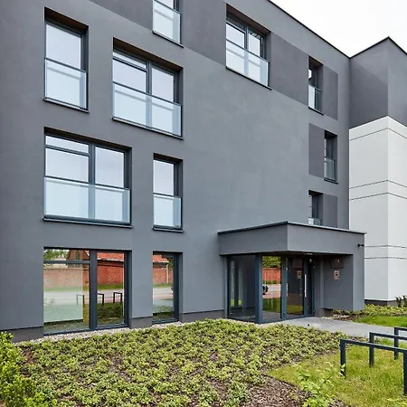 아파트 Airport Homely By Bookinghost 포즈난